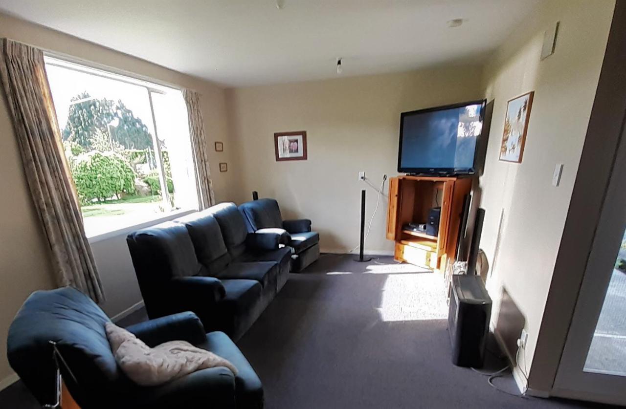 Last Light Lodge Tuatapere Экстерьер фото
