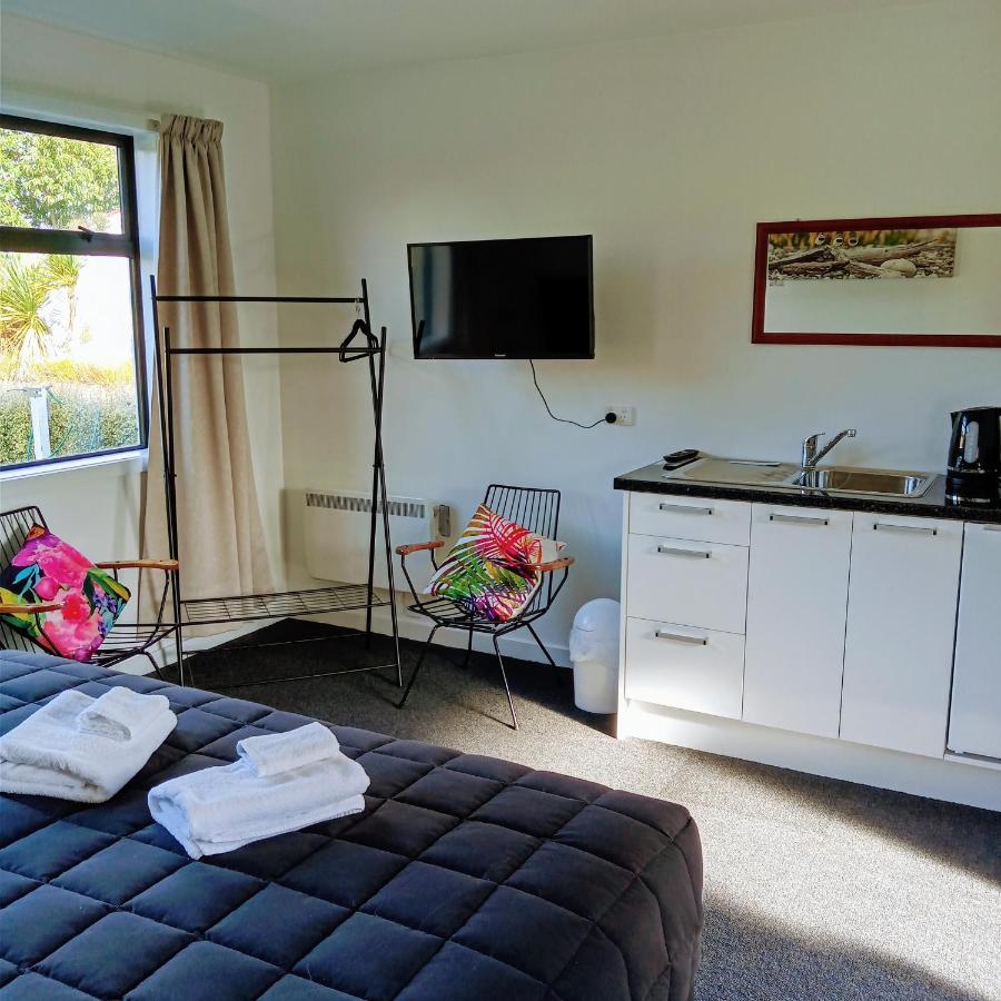 Last Light Lodge Tuatapere Экстерьер фото