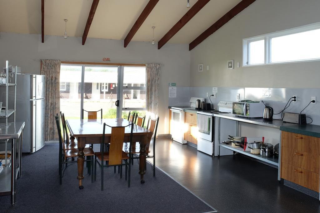 Last Light Lodge Tuatapere Экстерьер фото